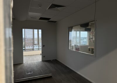 Das leere B-Studio, ohne Studiotechnik, Türen und Fenster.