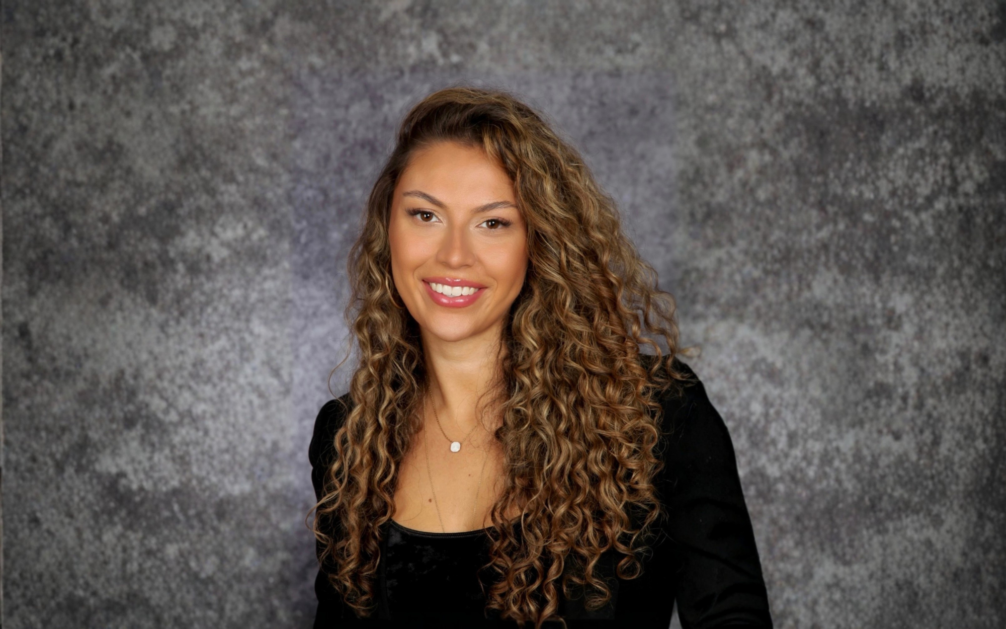 Portraitfoto von Trainee Sina Szodrak